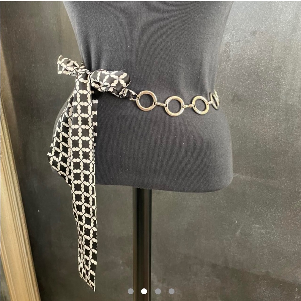 Y2K satin chain belt Size S